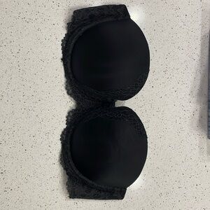 Black strapless bra